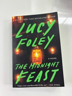 Paperback Book The Midnight Feast Lucy Foley Sprayed Edge Green